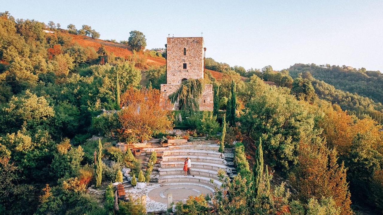 MarcheAmore - La Roccaccia relax, art&nature Montefortino Esterno foto