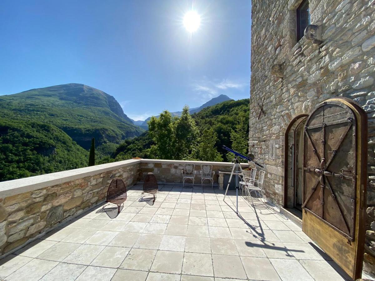 MarcheAmore - La Roccaccia relax, art&nature Montefortino Esterno foto