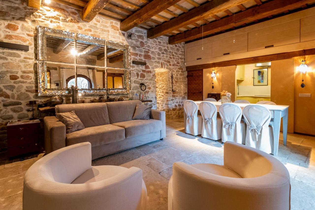 MarcheAmore - La Roccaccia relax, art&nature Montefortino Esterno foto