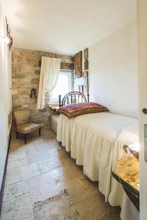 MarcheAmore - La Roccaccia relax, art&nature Montefortino Esterno foto