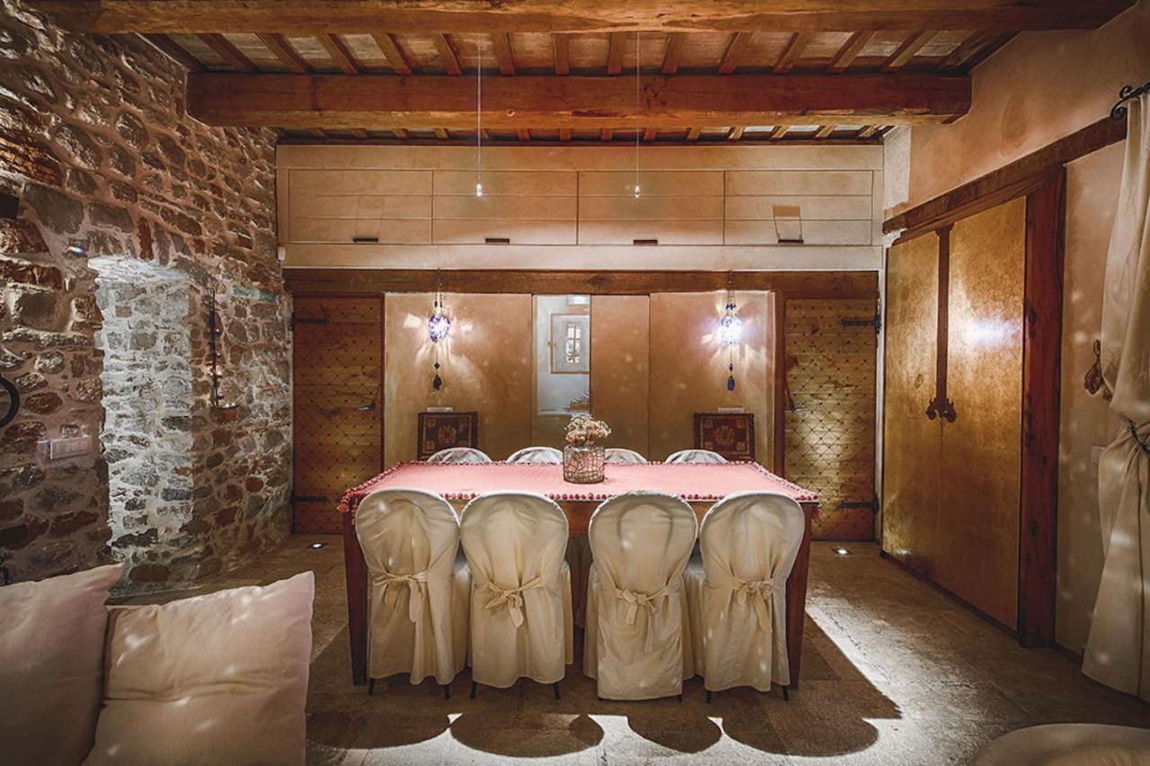 MarcheAmore - La Roccaccia relax, art&nature Montefortino Esterno foto